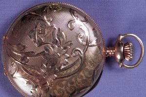Женские карманные часы из золота и серебра